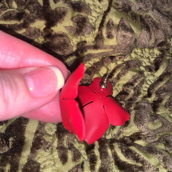 Red flower earrings - Picture 4 of 5